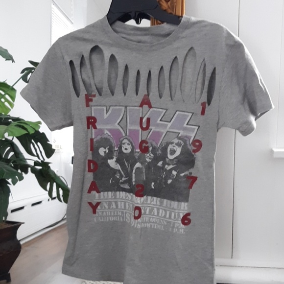 Kiss Tops - ⭐KISS Graphic T-shirt /2 for $6